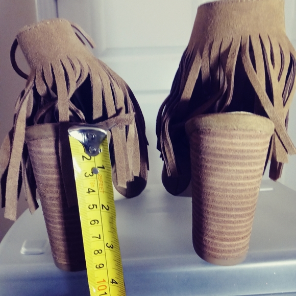 Carlos Santa Women's Tan / Cream Ankle Booties - Picture 11 of 11